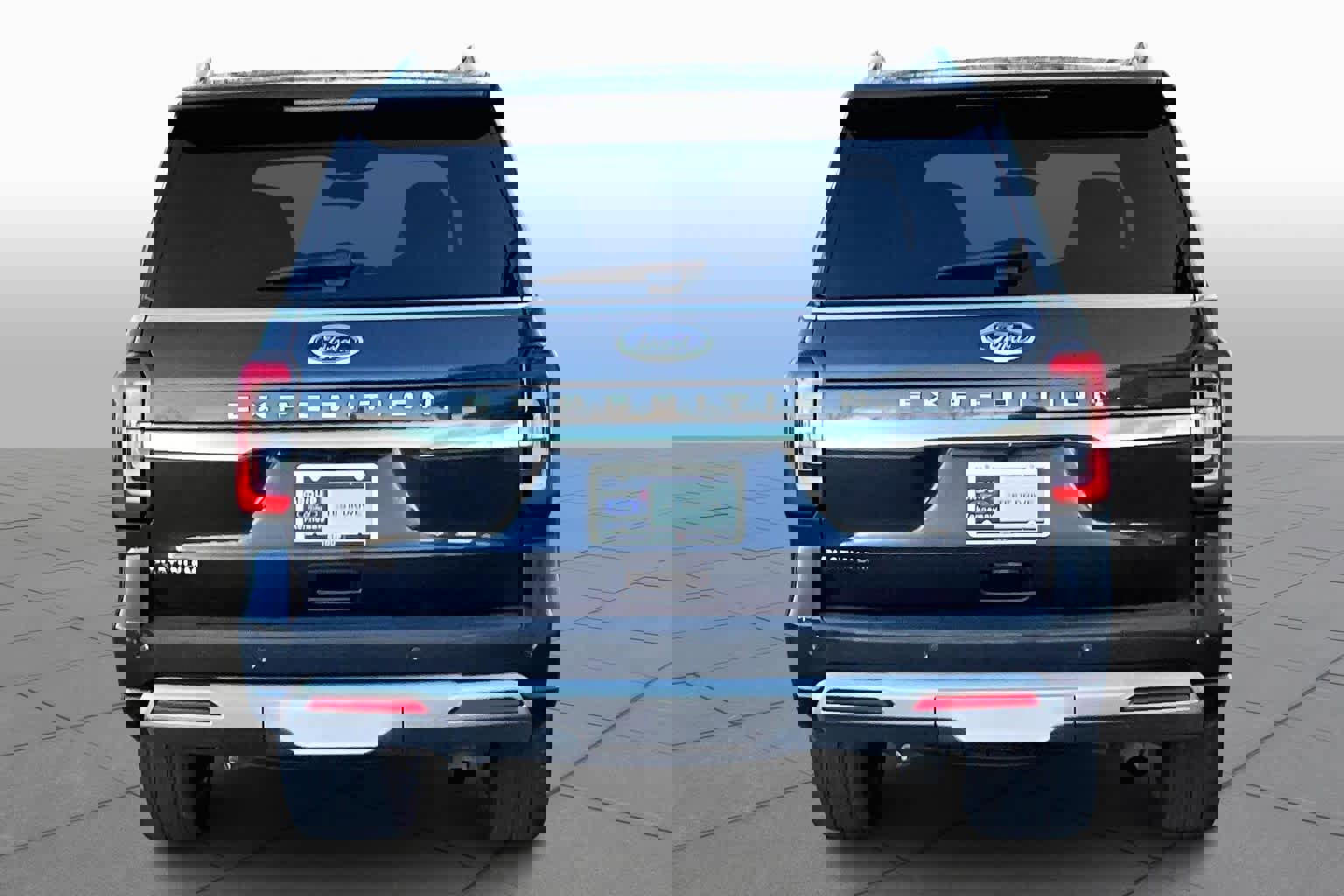 Certified 2023 Ford Expedition Platinum image 3