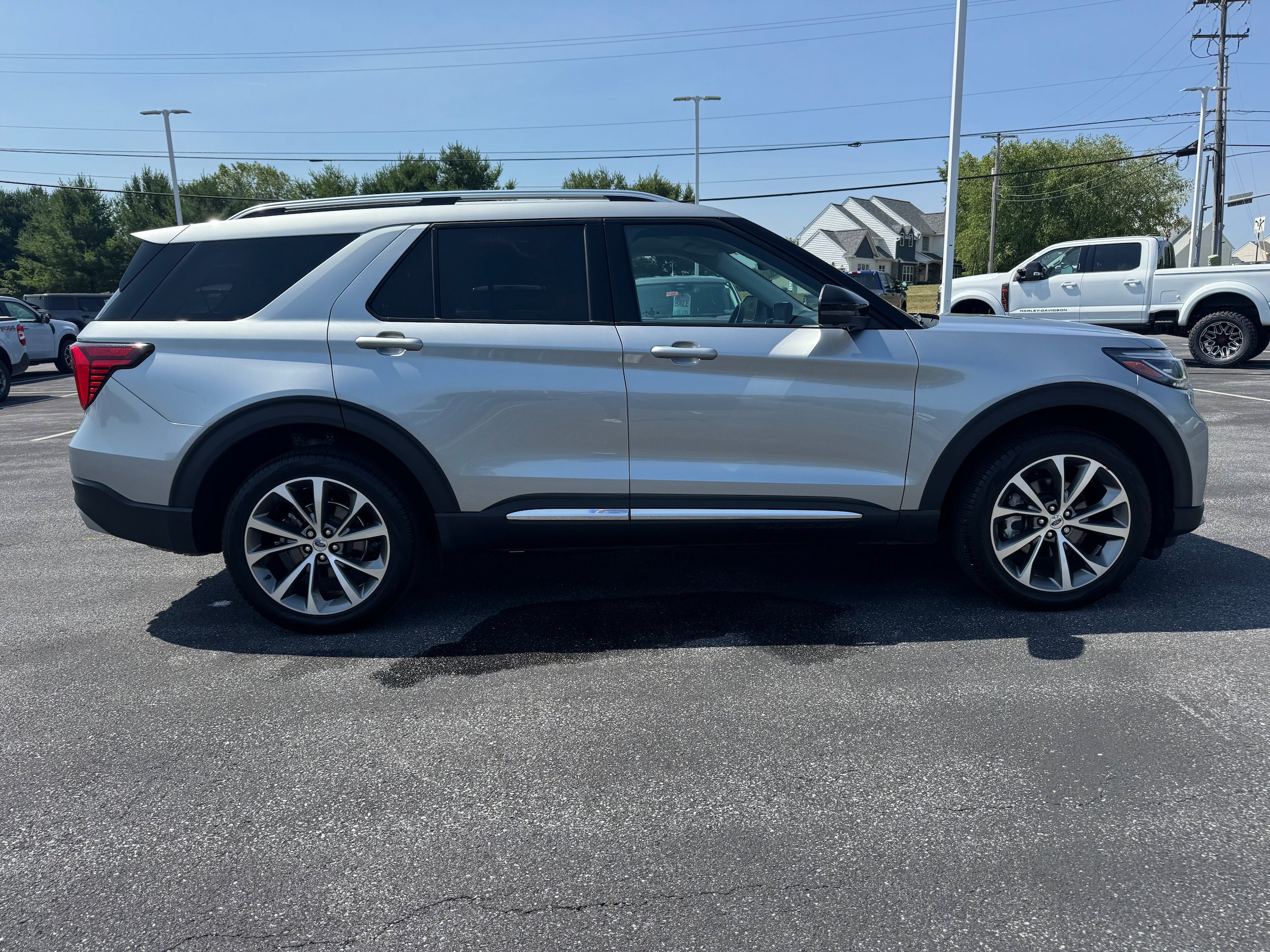 Certified 2025 Ford Explorer Platinum w/ Ultimate Package AWD/4WD image 6
