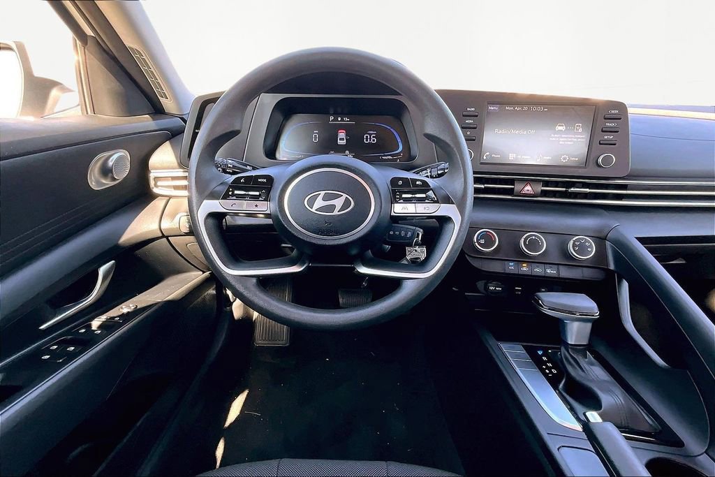Used 2024 Hyundai Elantra SE image 7