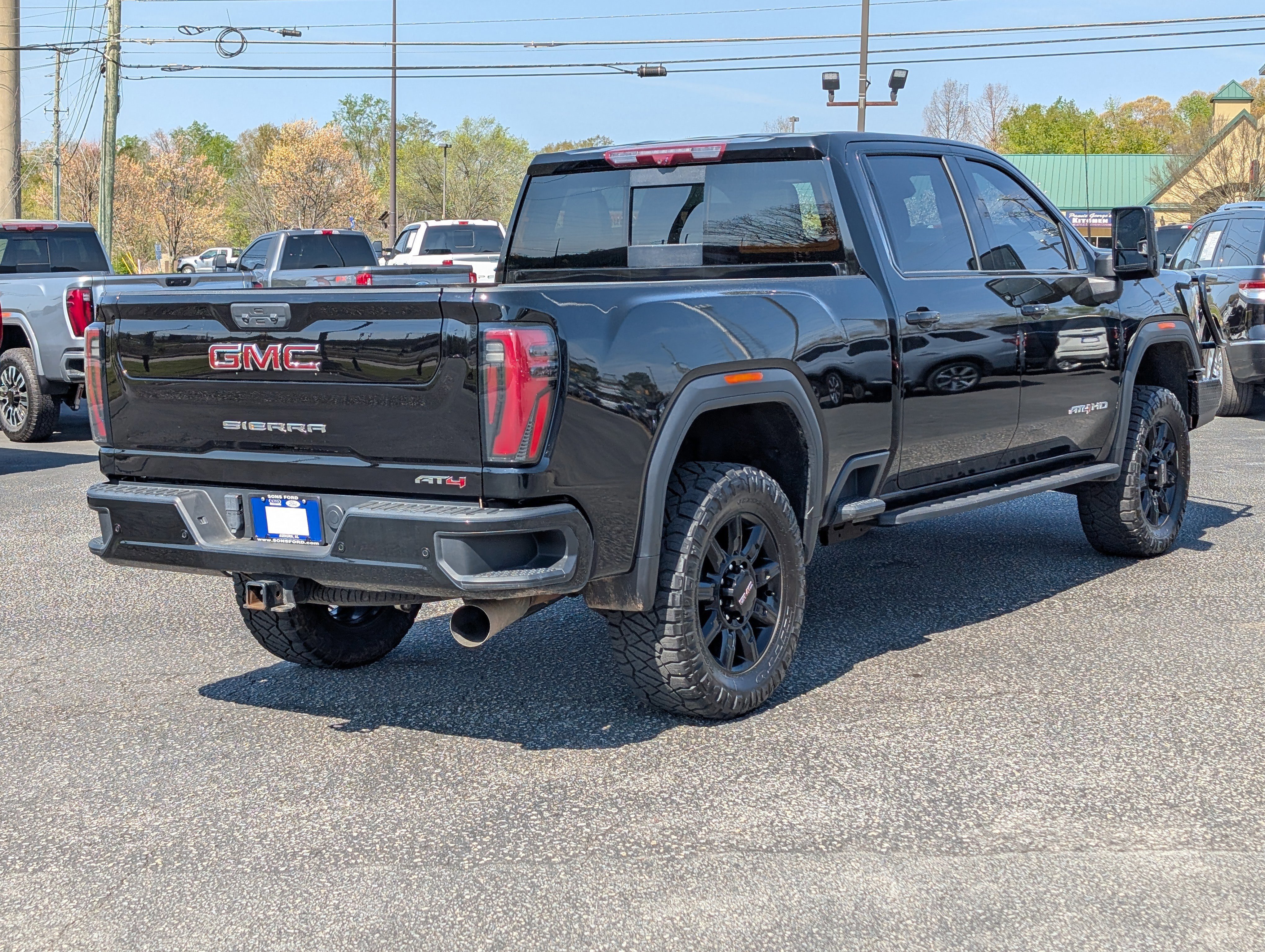 Used 2024 GMC Sierra 2500 AT4 w/ AT4 Premium Plus Package AWD/4WD image 3
