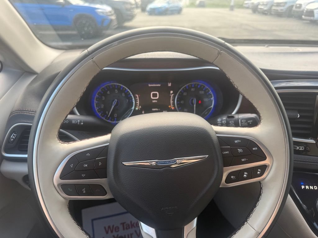 Used 2018 Chrysler Pacifica Limited w/ Advanced Safetytec Group FWD image 26