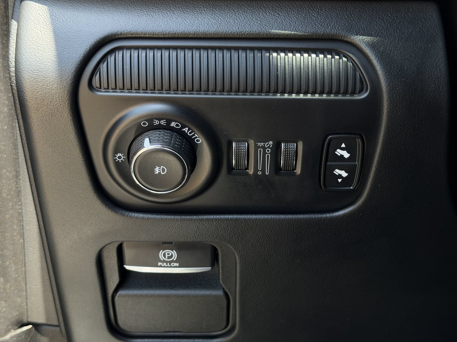 Used 2024 Jeep Grand Wagoneer Series III w/ Rear Seat Video Group 1 AWD/4WD image 22