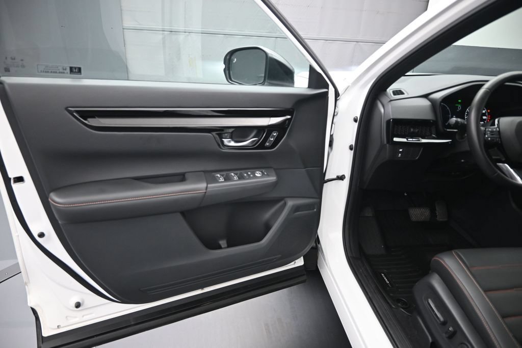 Used 2025 Honda CR-V Sport Touring image 13
