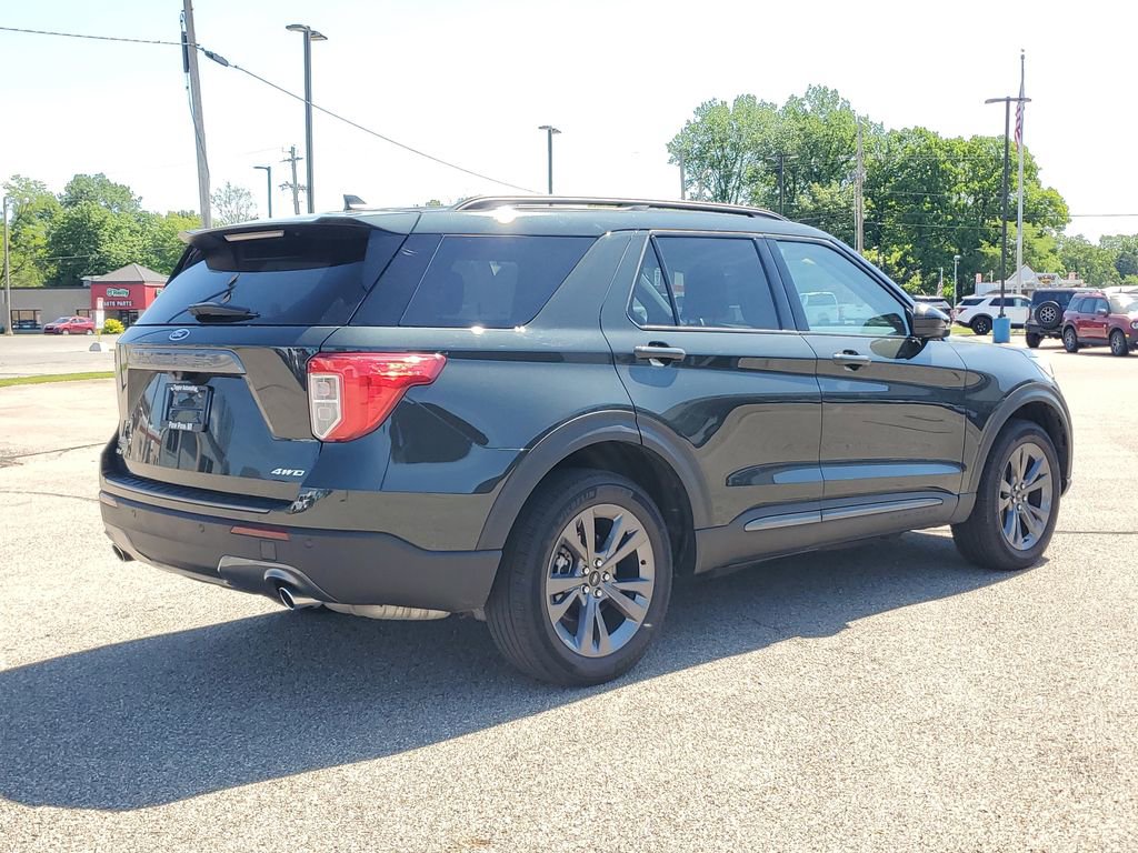 Certified 2024 Ford Explorer XLT w/ Equipment Group 202A AWD/4WD image 3
