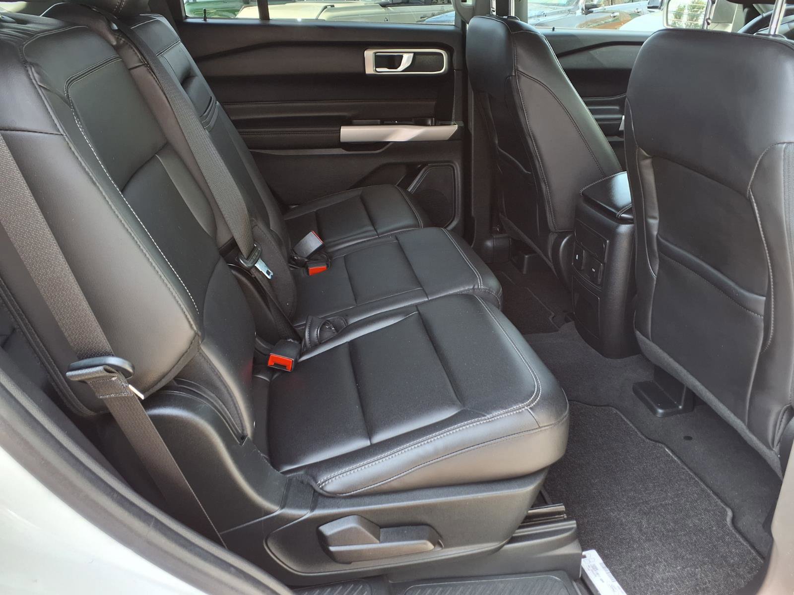 Certified 2022 Ford Explorer XLT w/ Equipment Group 202A image 13