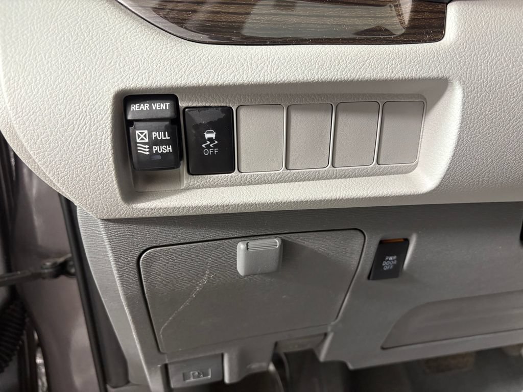 Used 2020 Toyota Sienna XLE FWD image 14