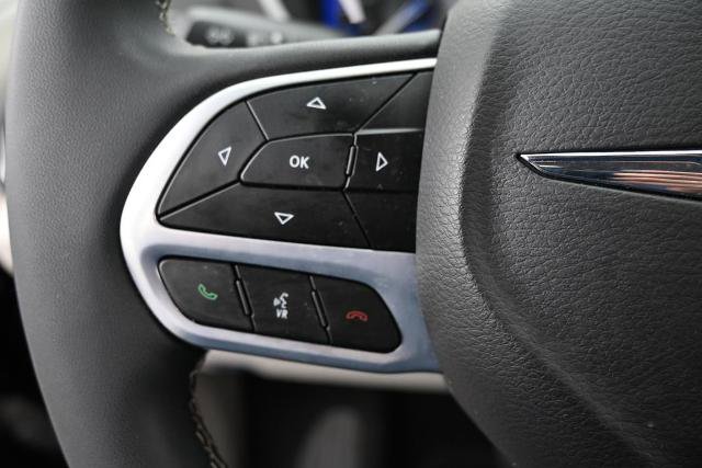 Used 2024 Chrysler Pacifica Touring-L AWD/4WD image 33