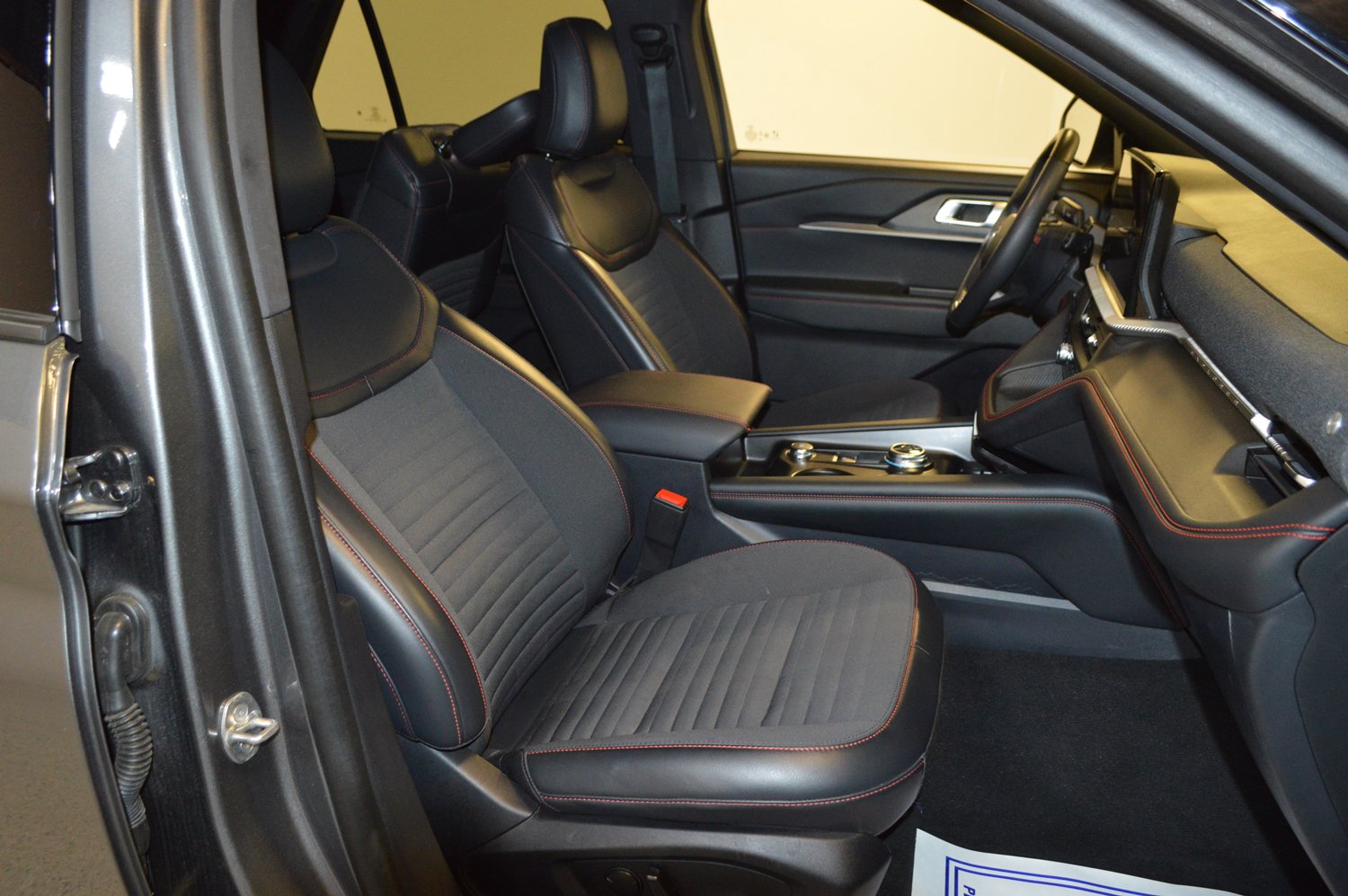 Certified 2025 Ford Explorer ST-Line w/ ST-Line Street Pack AWD/4WD image 11