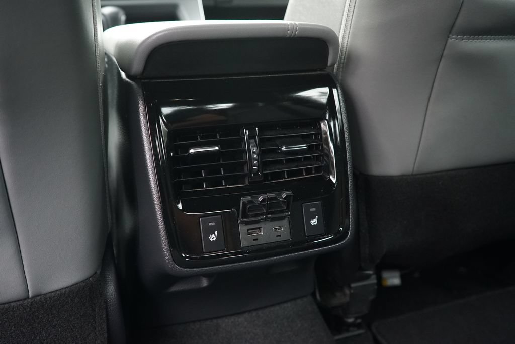 Used 2022 Toyota Avalon Limited w/ Advanced Safety Package FWD image 12
