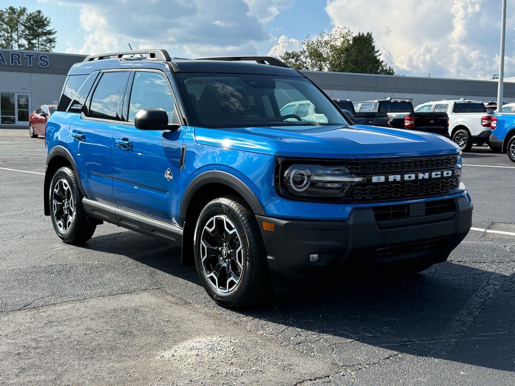Certified 2025 Ford Bronco Sport Outer Banks AWD/4WD image 2