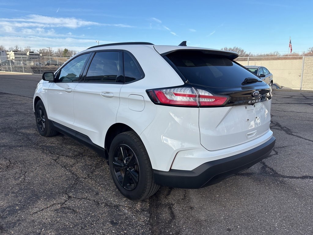 Certified 2024 Ford Edge SE image 2