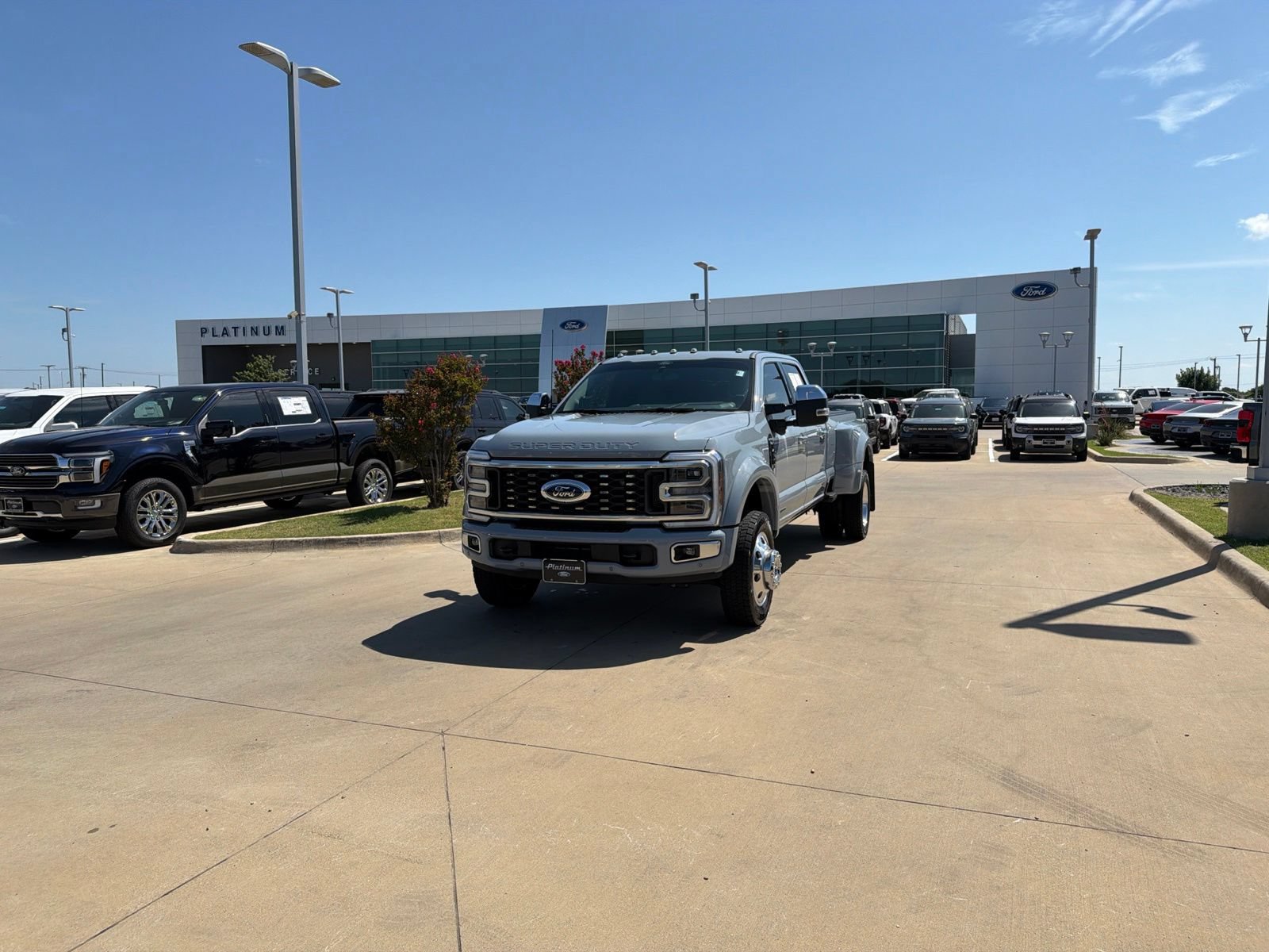 Certified 2026 Ford F450 Platinum w/ Platinum Plus Package AWD/4WD image 31