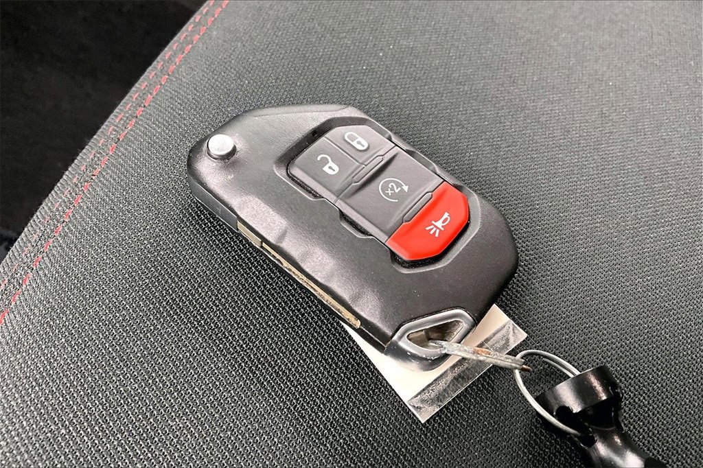 Used 2021 Jeep Gladiator Rubicon w/ Cold Weather Group image 13