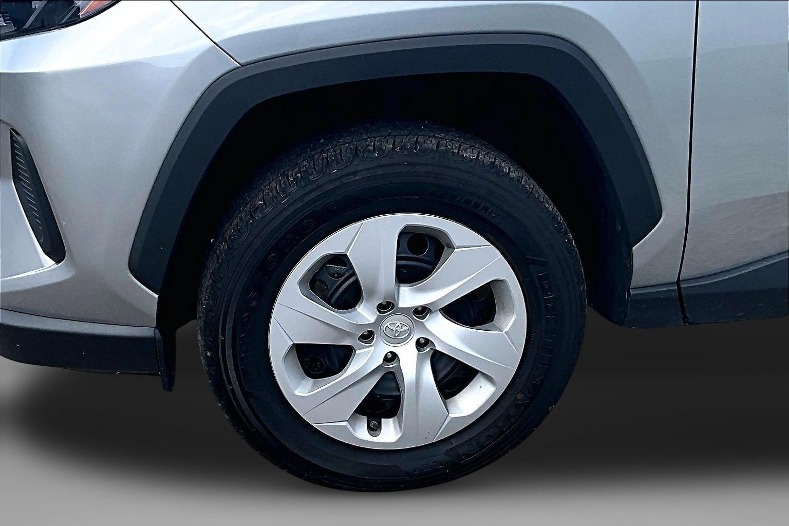 Used 2025 Toyota RAV4 LE AWD/4WD image 9