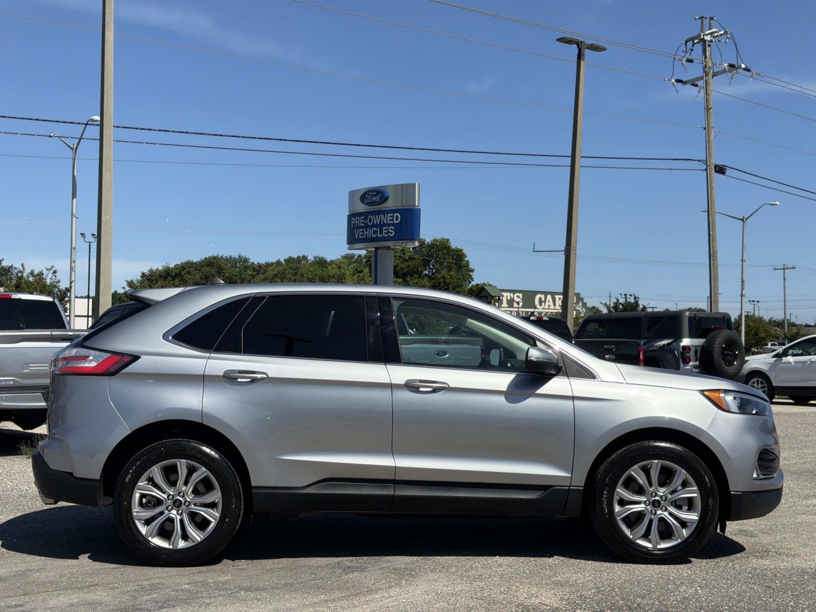 Certified 2024 Ford Edge Titanium AWD/4WD image 4