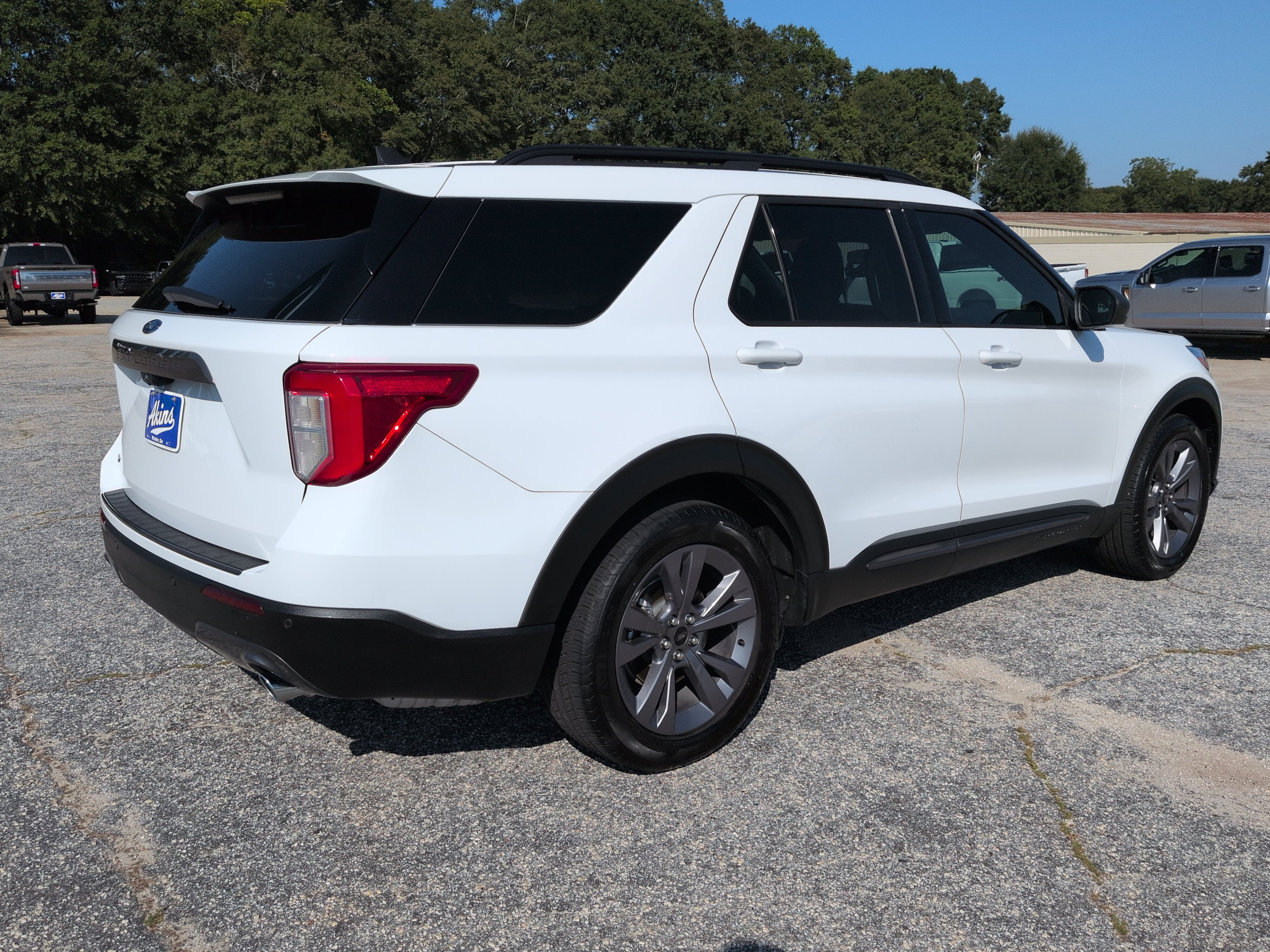 Certified 2021 Ford Explorer XLT w/ Equipment Group 202A RWD image 3