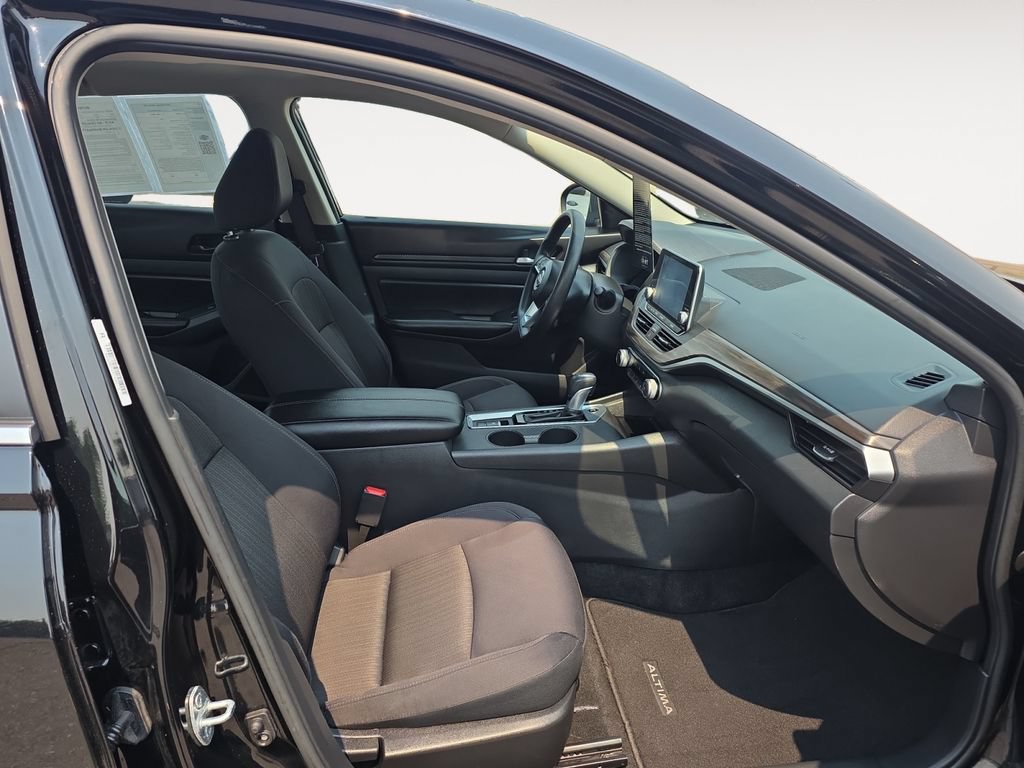 Used 2025 Nissan Altima 2.5 SV AWD/4WD image 10