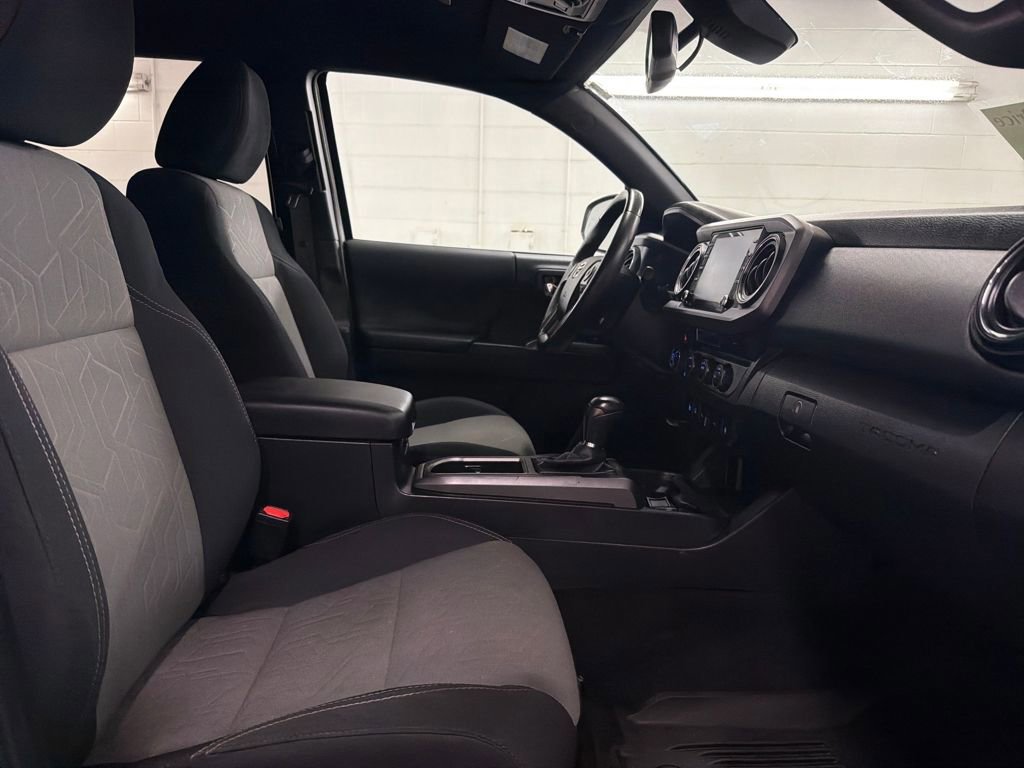 Used 2022 Toyota Tacoma TRD Off-Road w/ Technology Package image 28