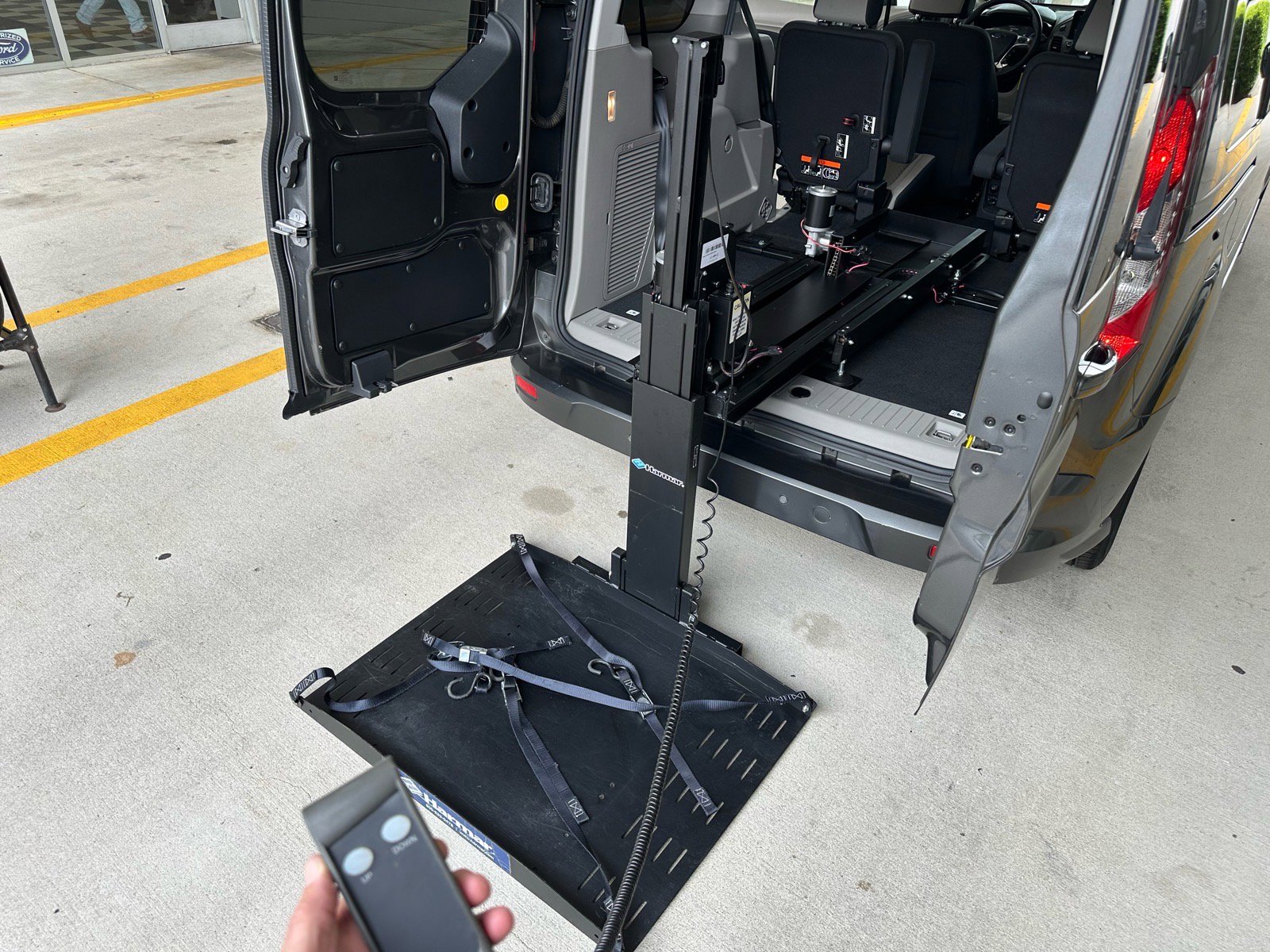 Certified 2019 Ford Transit Connect XLT FWD image 24