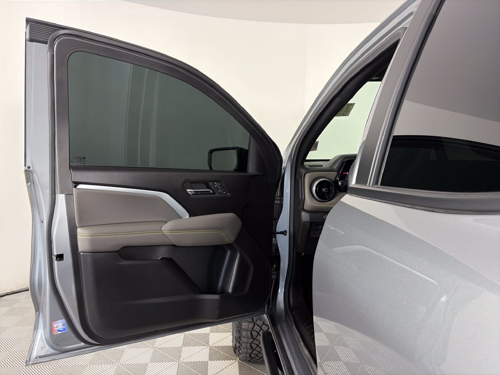Used 2025 Chevrolet Colorado ZR2 w/ Technology Package AWD/4WD image 10
