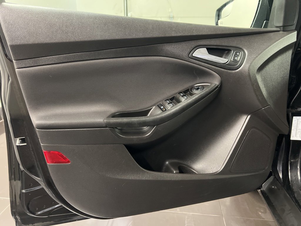 Certified 2018 Ford Focus SE w/ Cold Weather Package image 24