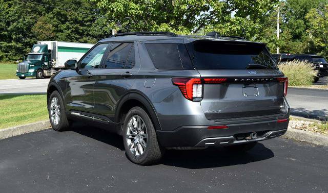 Certified 2025 Ford Explorer Active w/ Active Comfort Package AWD/4WD image 3