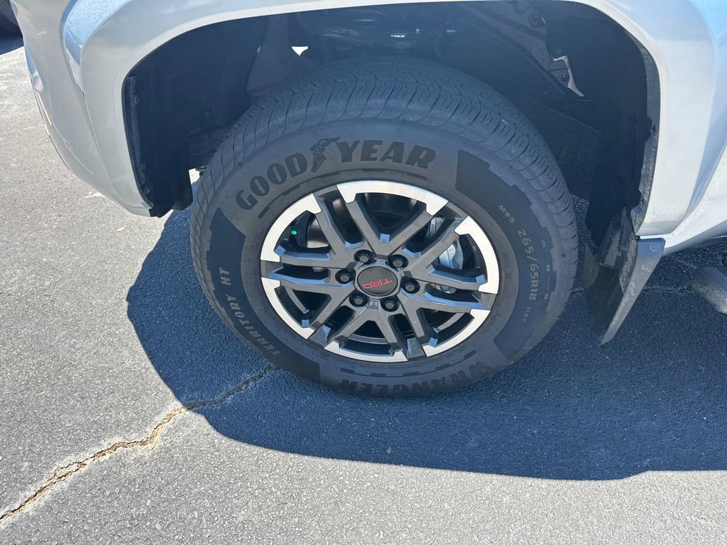 Used 2025 Toyota Tacoma TRD Sport AWD/4WD image 11