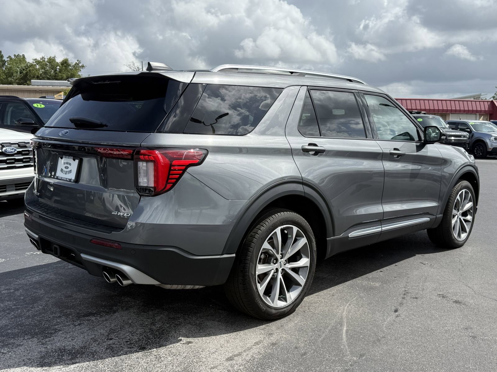 Certified 2025 Ford Explorer Platinum w/ Ultimate Package AWD/4WD image 4