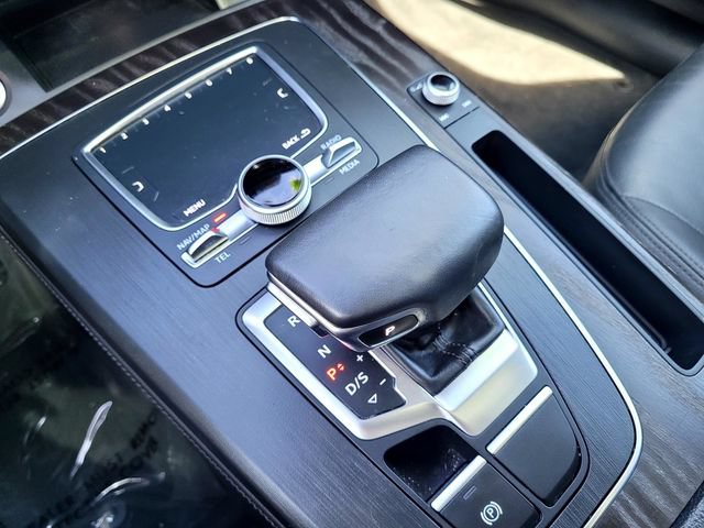 Used 2020 Audi Q5 e Premium Plus w/ Premium Plus Package AWD/4WD image 19