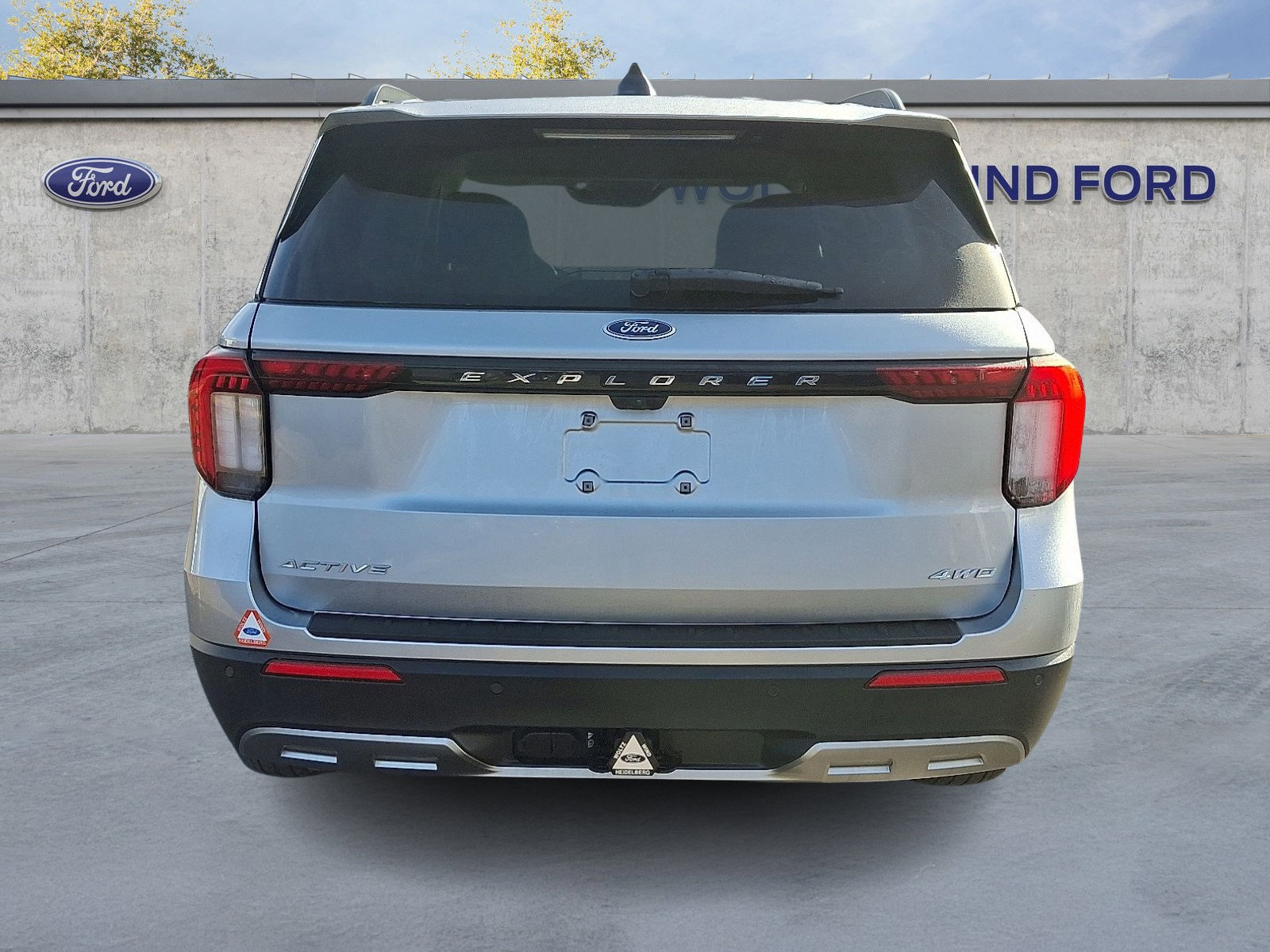 Certified 2025 Ford Explorer Active w/ Active Comfort Package image 3