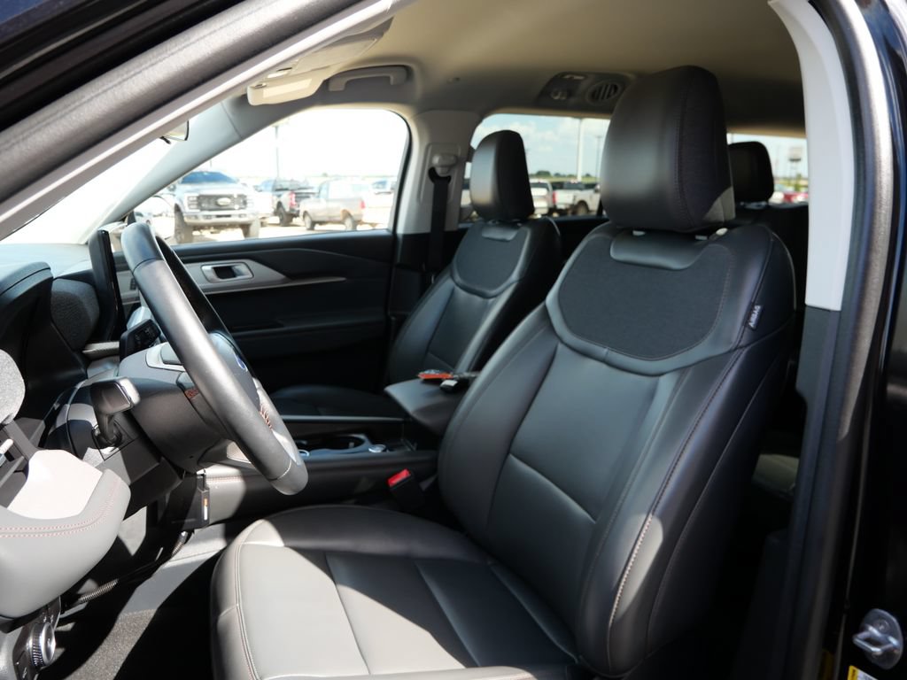Certified 2025 Ford Explorer Active w/ Active Comfort Package AWD/4WD image 20