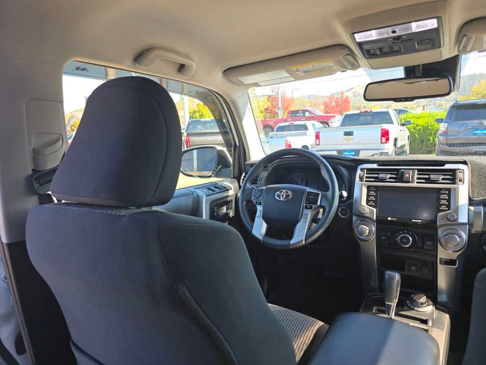 Used 2022 Toyota 4Runner SR5 AWD/4WD image 10