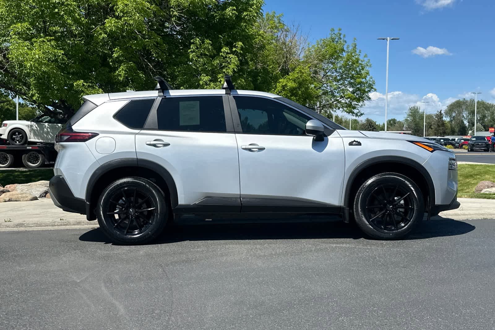 Used 2023 Nissan Rogue SV AWD/4WD image 8