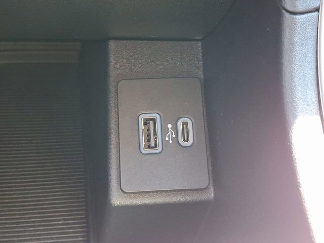 Certified 2024 Ford Edge SE w/ Black Appearance Package image 23