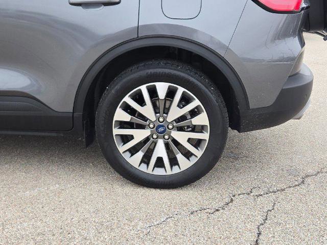 Certified 2022 Ford Escape Titanium w/ Class II Trailer Tow Package image 16