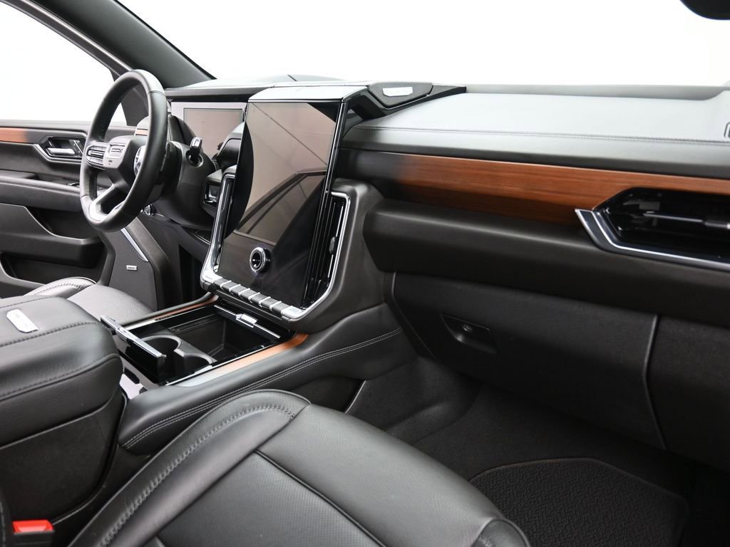 Used 2025 GMC Yukon Denali image 26