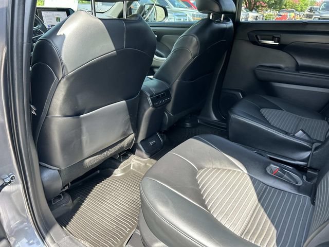 Used 2023 Toyota Highlander XSE FWD image 20