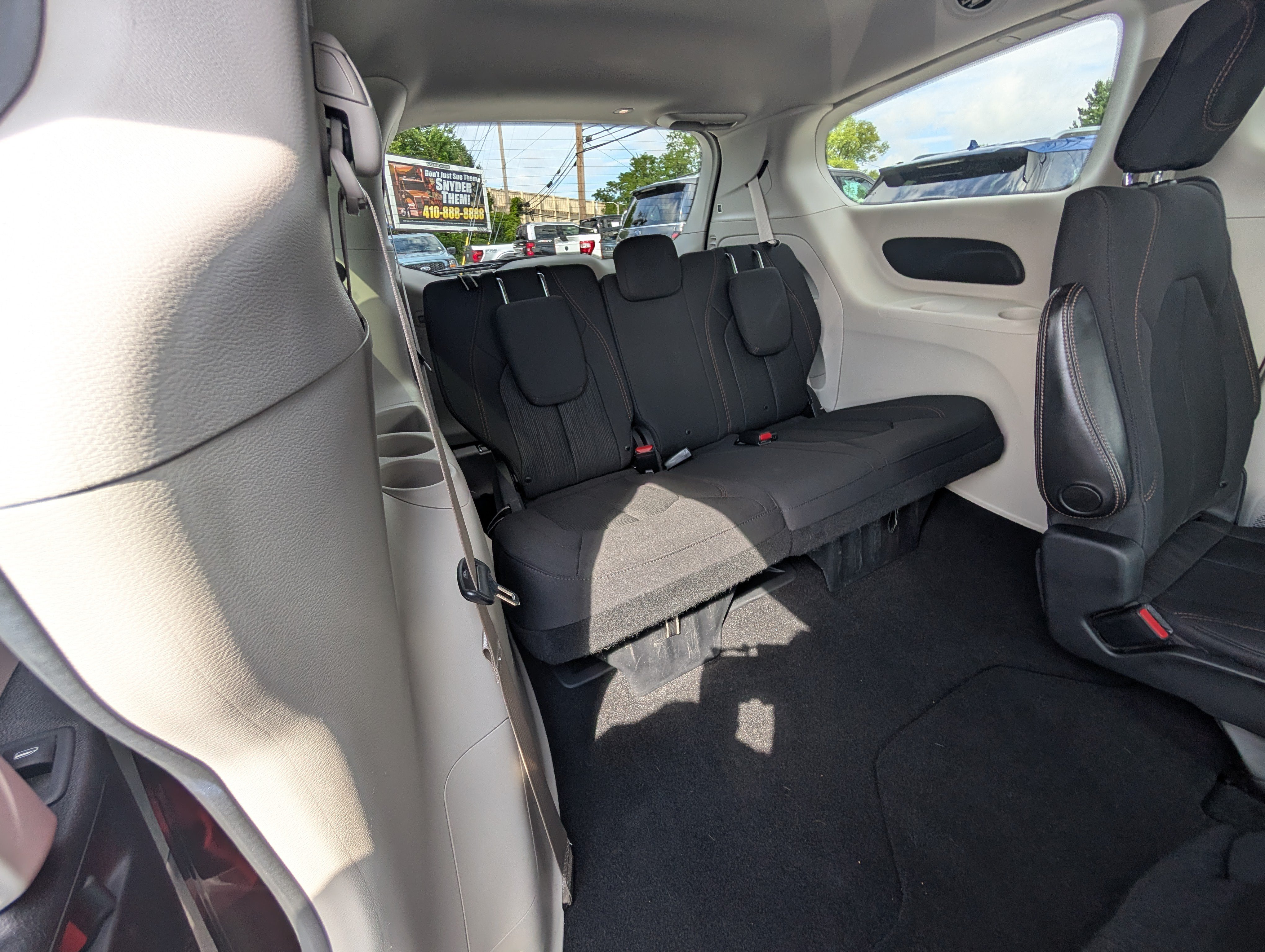 Used 2019 Chrysler Pacifica Touring Plus w/ Advanced Safetytec Group FWD image 14