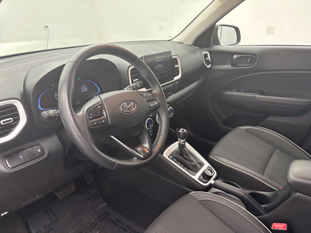 Used 2024 Hyundai Venue Limited FWD image 18