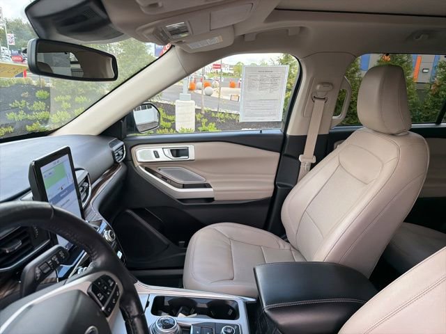 Certified 2022 Ford Explorer Limited w/ Limited Technology Package AWD/4WD image 16