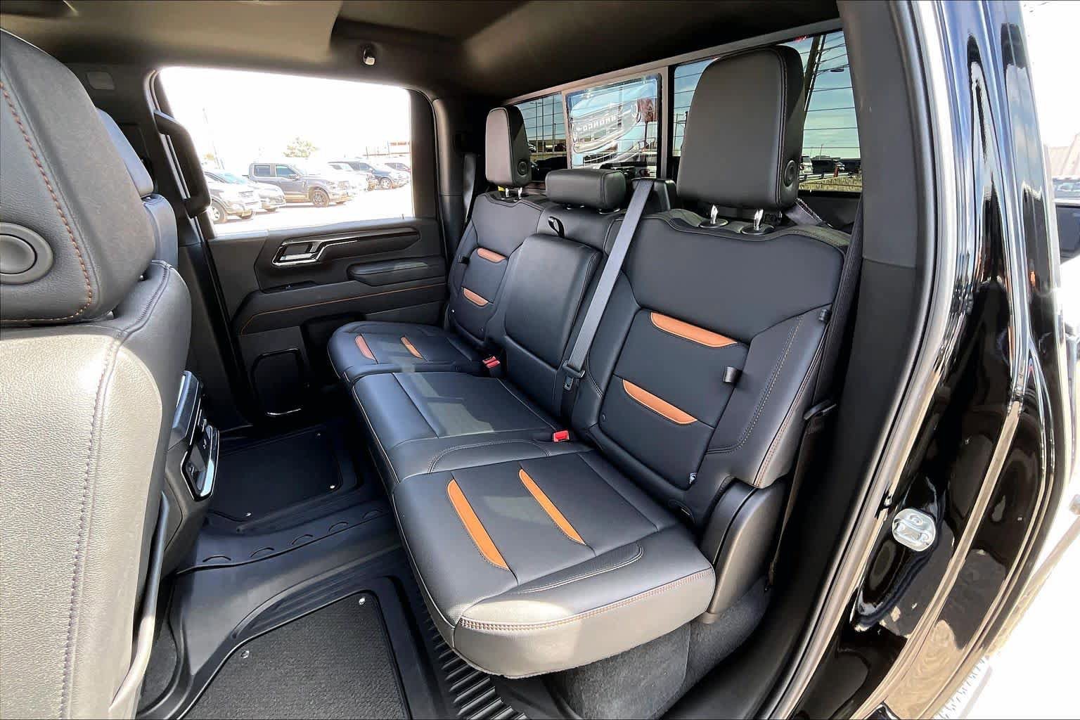 Used 2025 GMC Sierra 2500 AT4 w/ AT4 Premium Plus Package AWD/4WD image 21