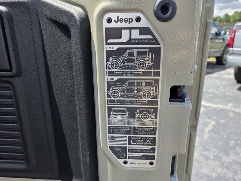 Used 2022 Jeep Wrangler Sport AWD/4WD image 13