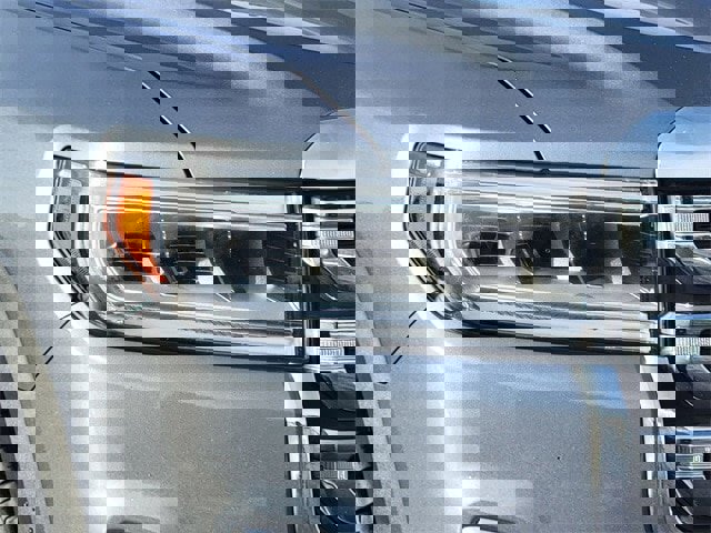 Used 2021 GMC Acadia SLE image 16