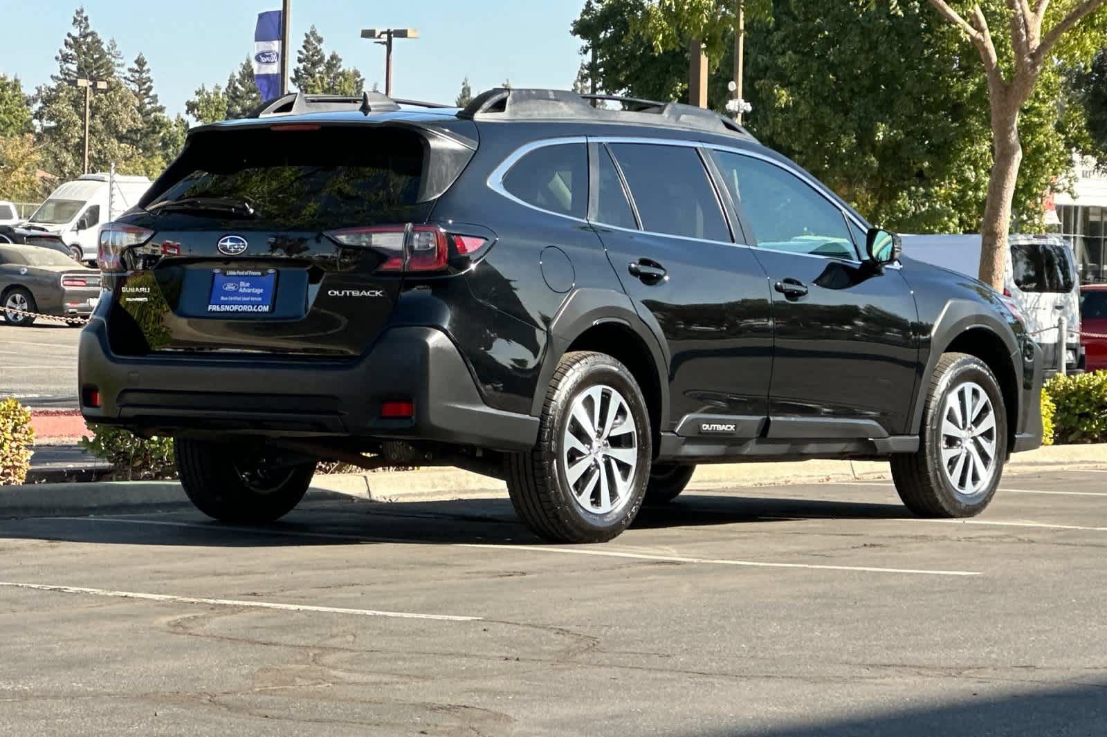 Used 2025 Subaru Outback Premium AWD/4WD image 2