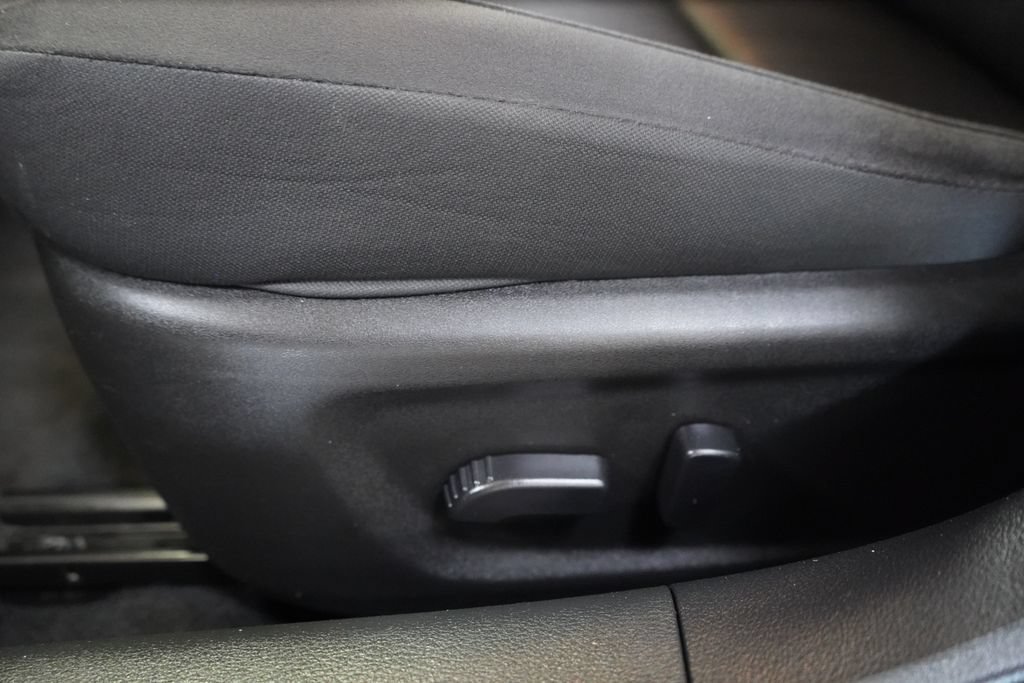 Used 2025 Nissan Altima 2.5 SV FWD image 14