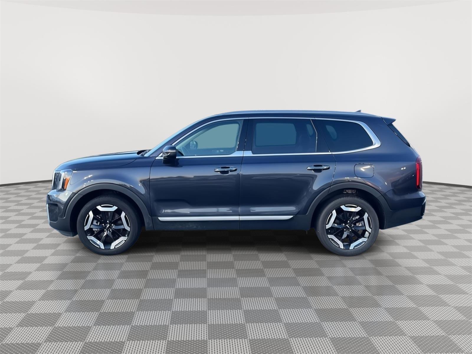 Used 2025 Kia Telluride S FWD image 8
