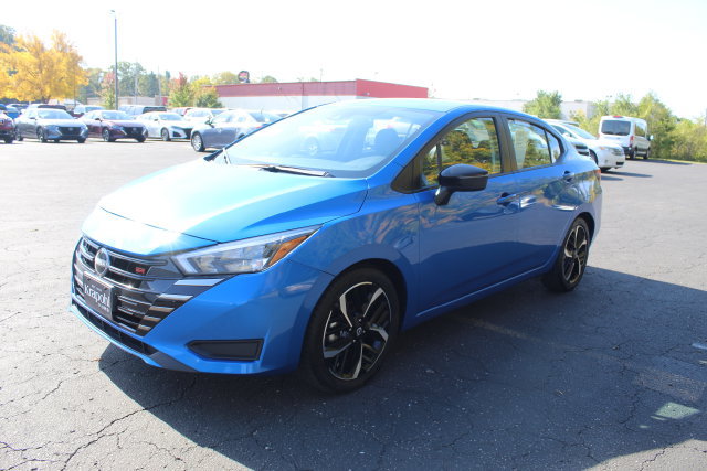 Used 2024 Nissan Versa SR FWD image 7
