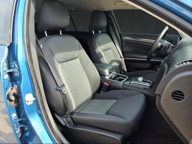 Used 2022 Chrysler 300 Touring w/ Sport Appearance Package image 16