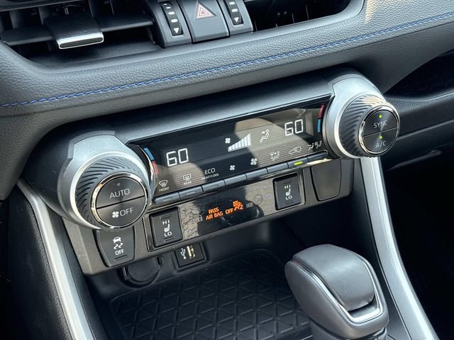 Used 2025 Toyota RAV4 XSE w/ Weather Package AWD/4WD image 31