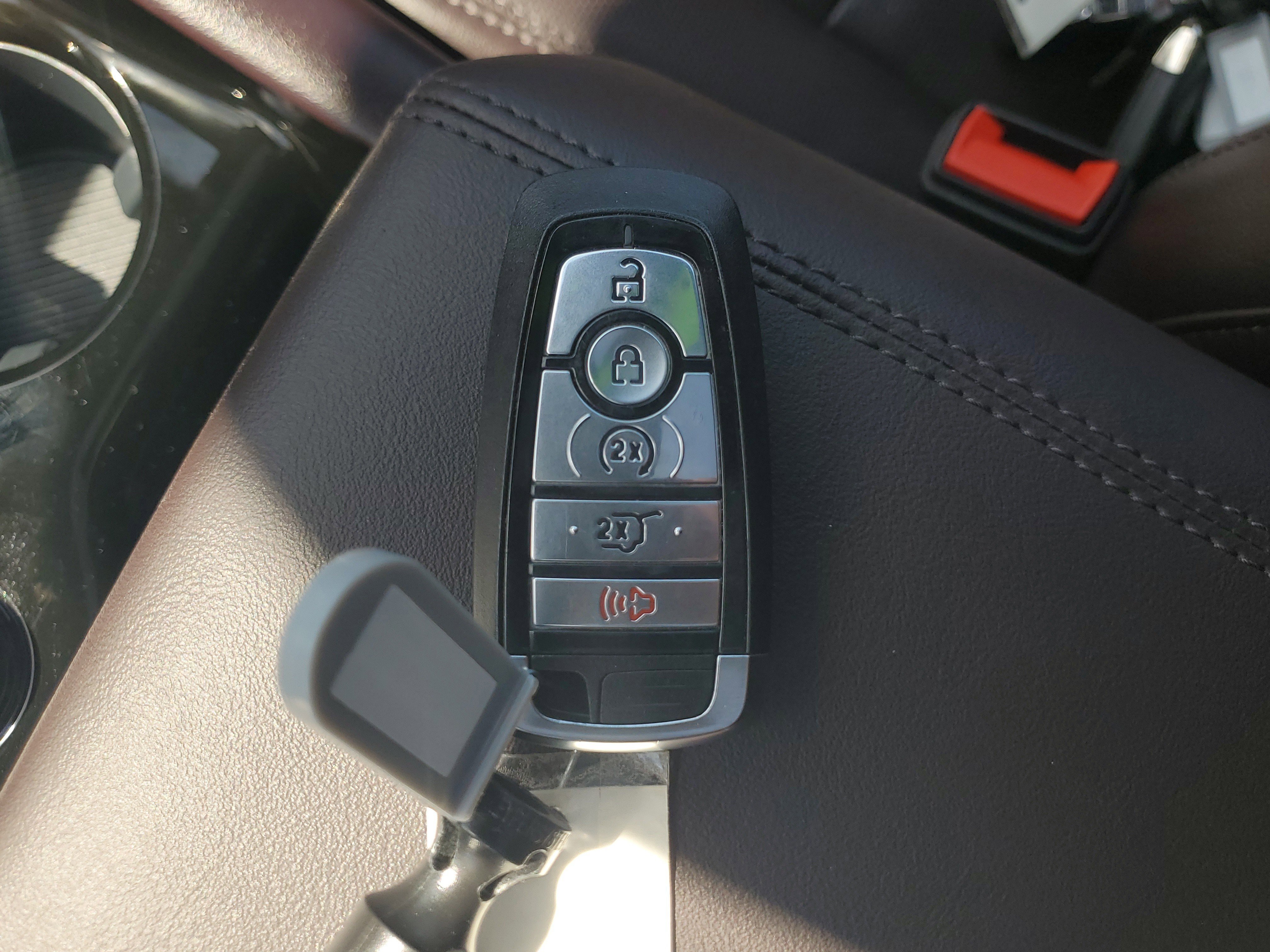 Certified 2025 Ford Explorer Platinum image 31